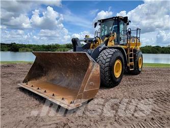 John Deere 744L Pale gommate