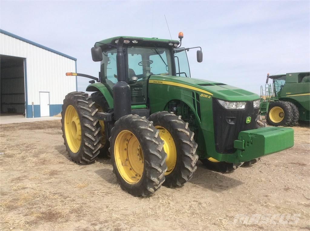 John Deere 8235R Trattori