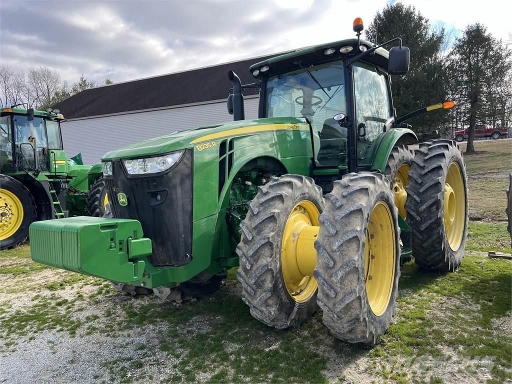 John Deere 8235R Trattori
