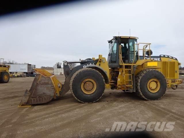John Deere 844J Pale gommate