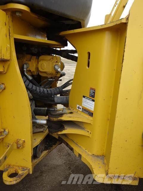 John Deere 844J Pale gommate