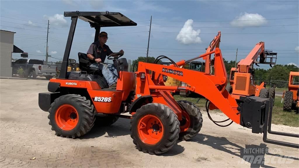 Kubota R520 Pale gommate