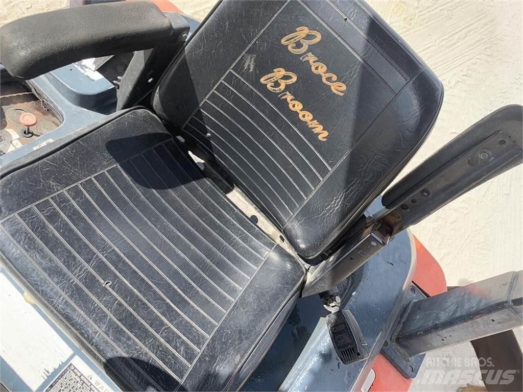 Kubota R520ST Pale gommate