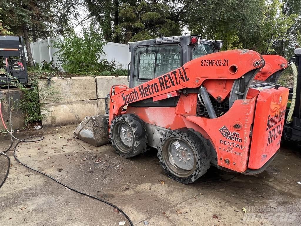 Kubota SSV75 Mini Pale Gommate