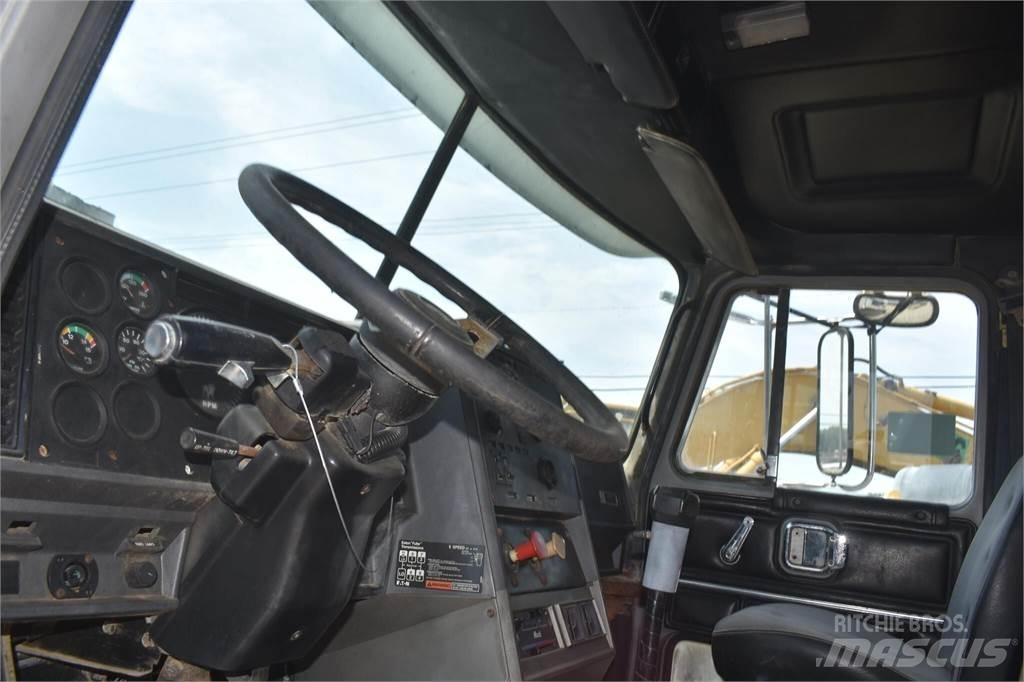 Mack CH613 Cisterna