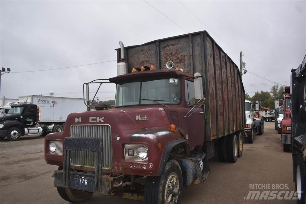 Mack DM685S Autogru
