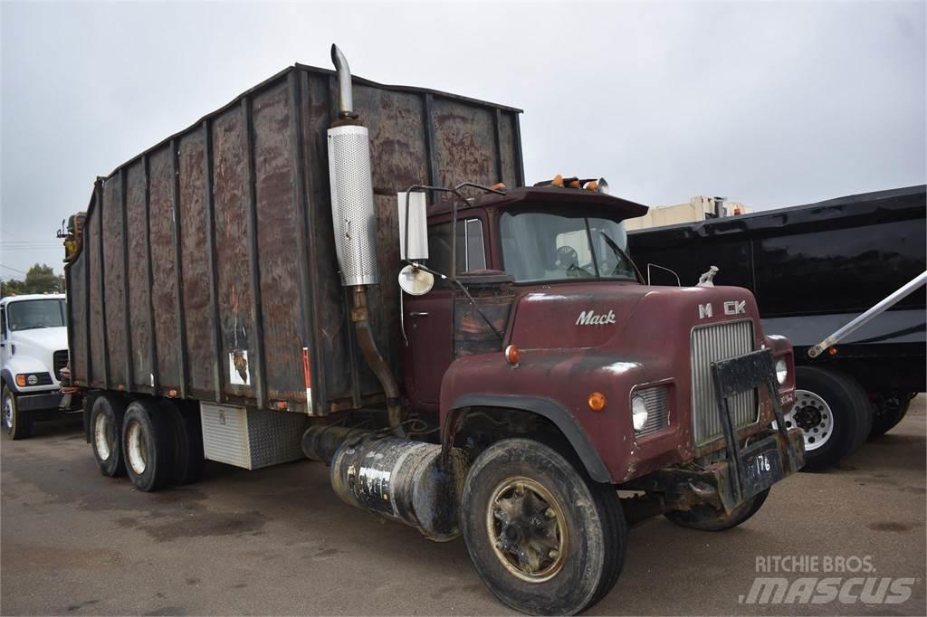 Mack DM685S Autogru