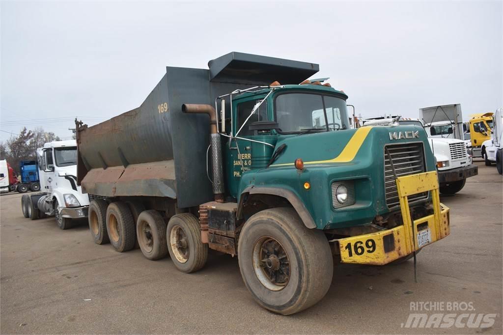 Mack DM688 Camion ribaltabili