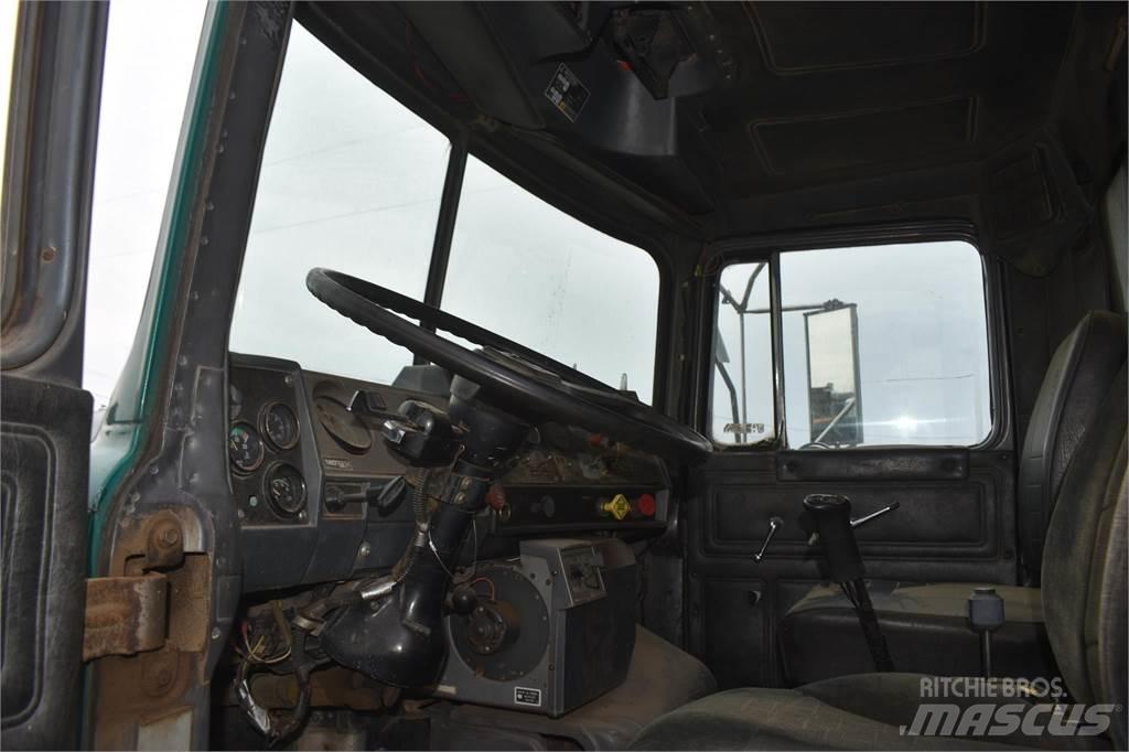 Mack DM688 Camion ribaltabili
