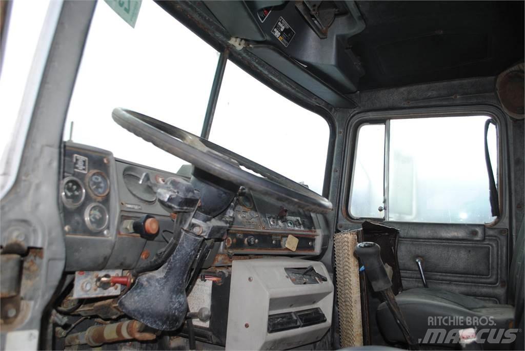 Mack DM690S Autogru