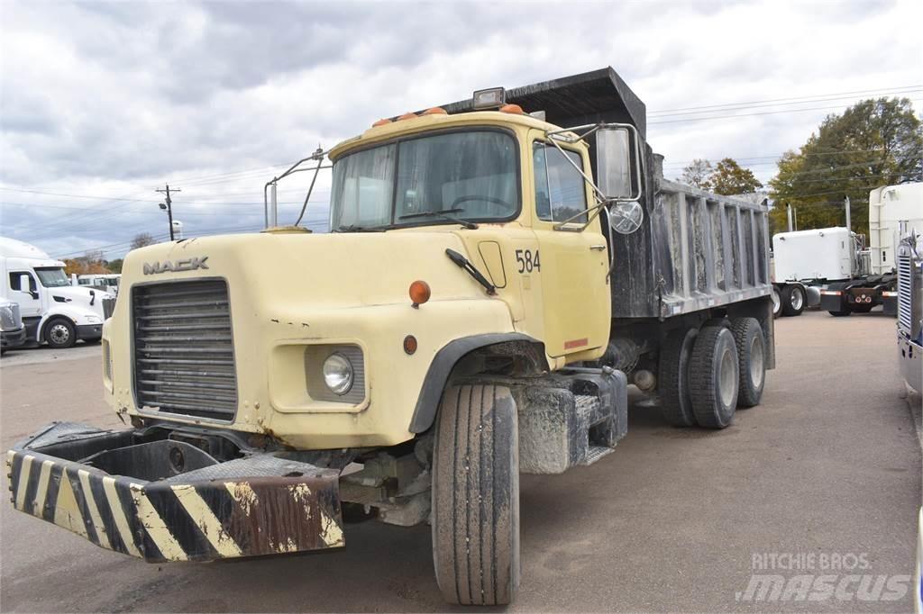 Mack DM690S Camion ribaltabili