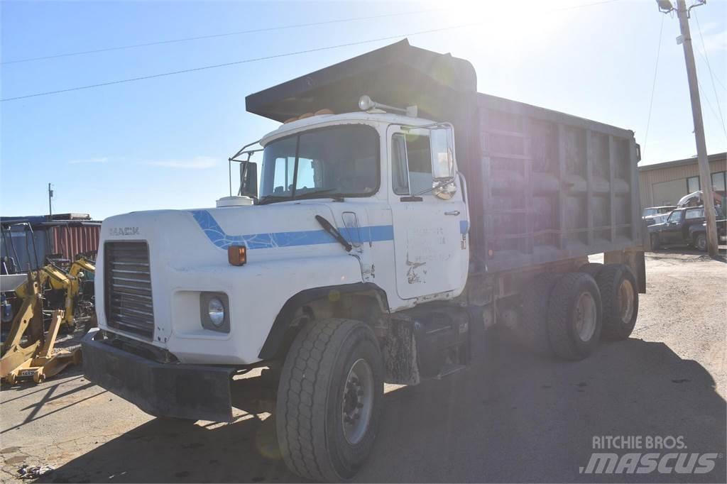 Mack DM690S Camion ribaltabili