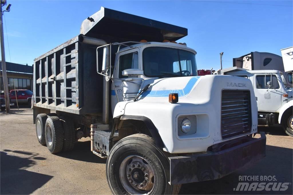 Mack DM690S Camion ribaltabili