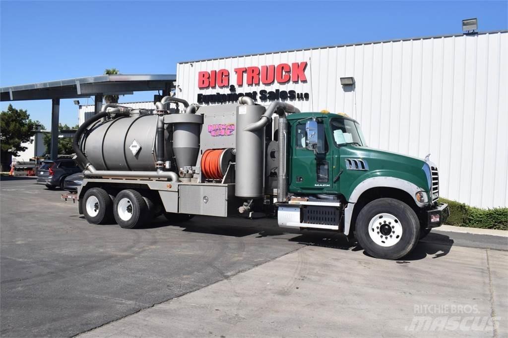 Mack GRANITE GU713 Cisterna