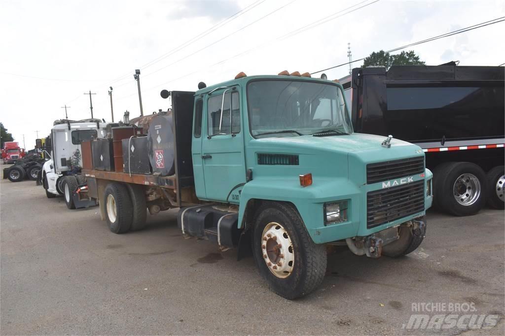 Mack MIDLINER CS200 Cisterna