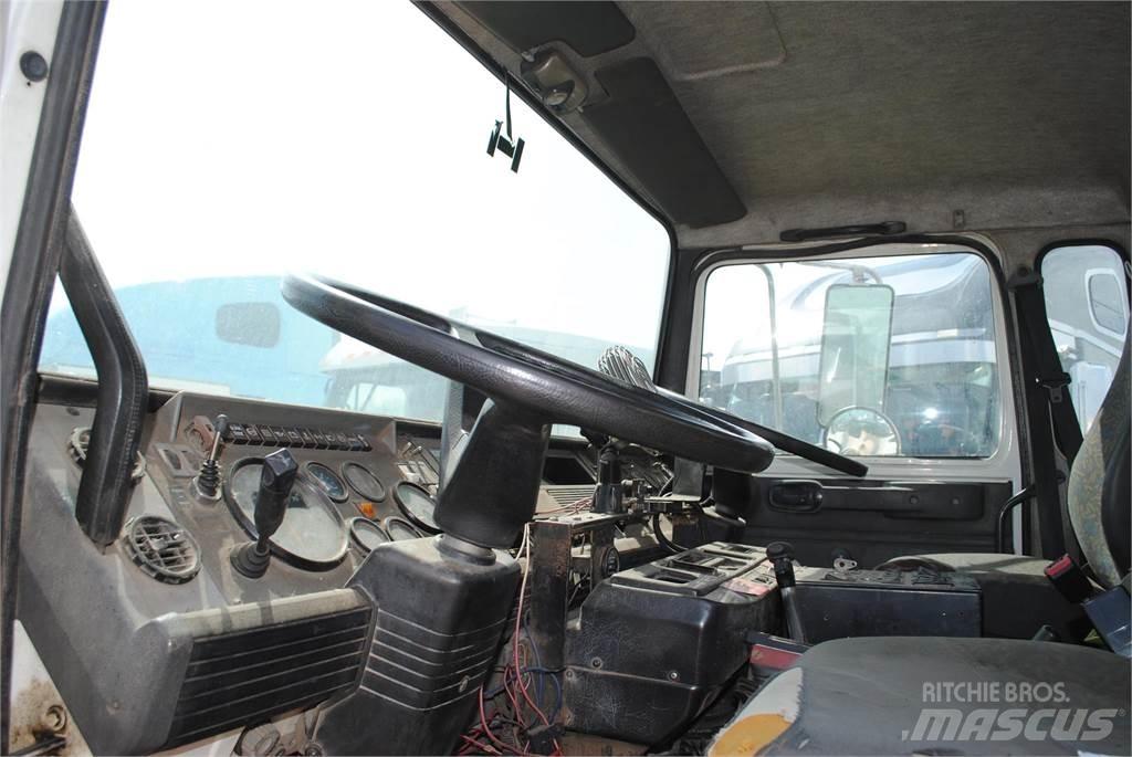 Mack MIDLINER MS250 Autocarro spazzatrice