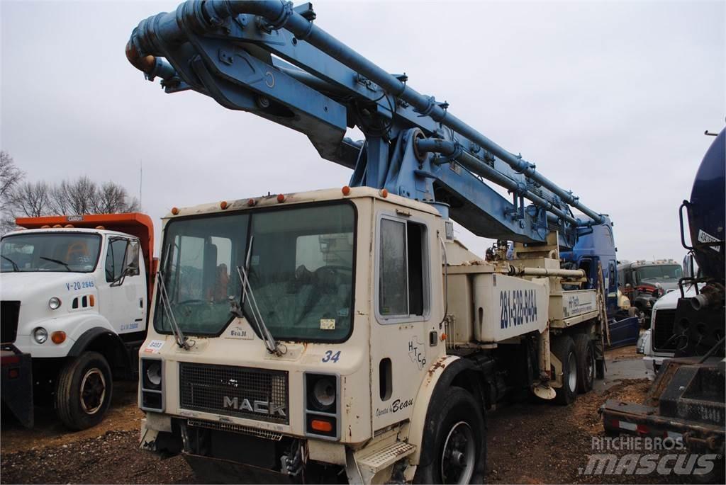 Mack MR686S Betoniere
