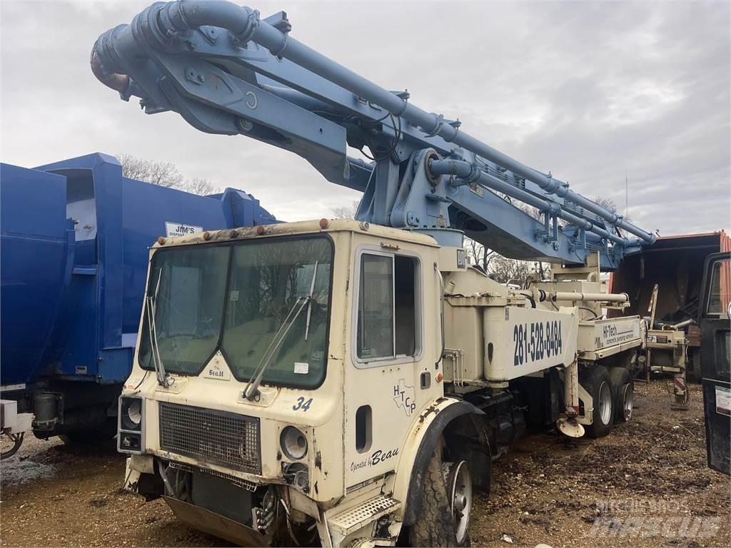 Mack MR686S Betoniere