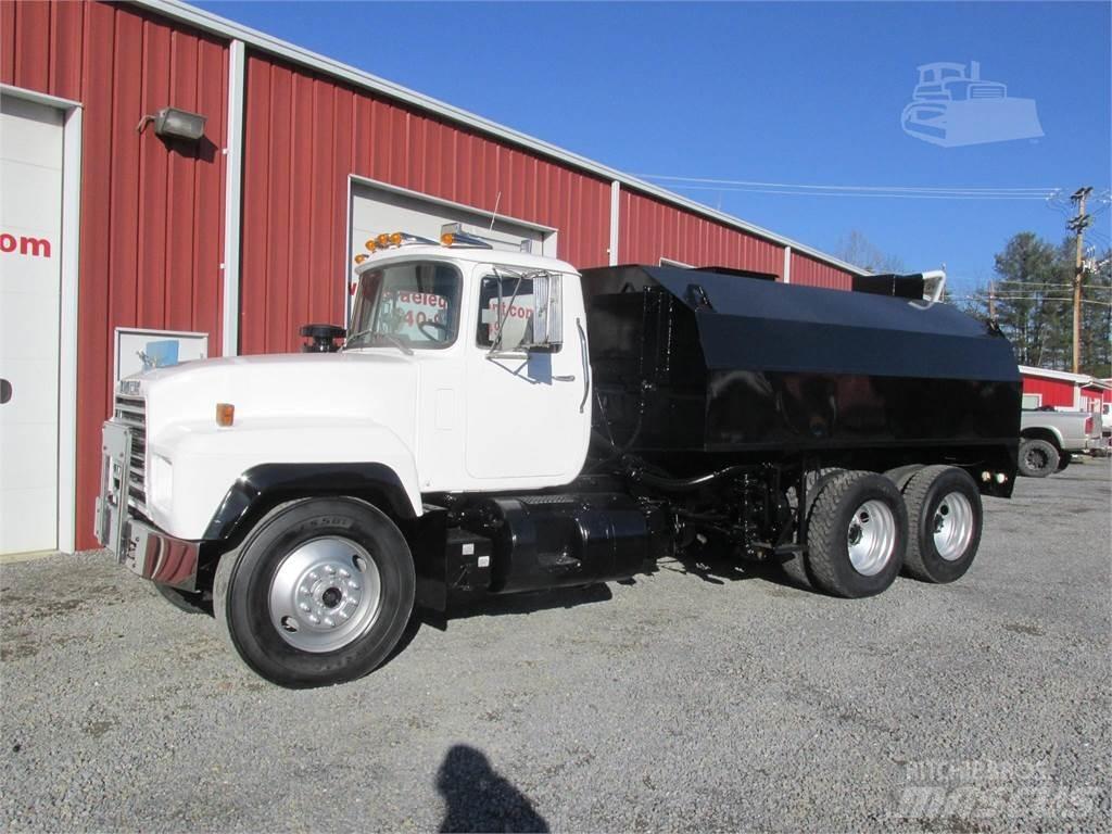 Mack R685S Cisterna