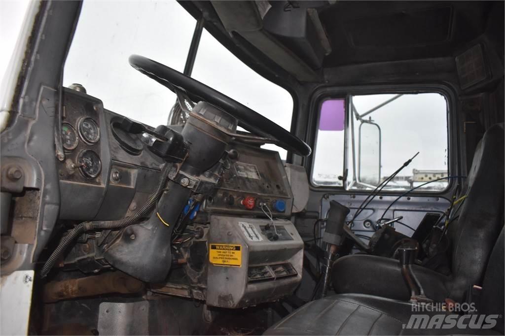 Mack RD688S Autogru