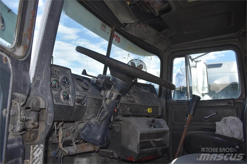 Mack RD688S Camion ribaltabili