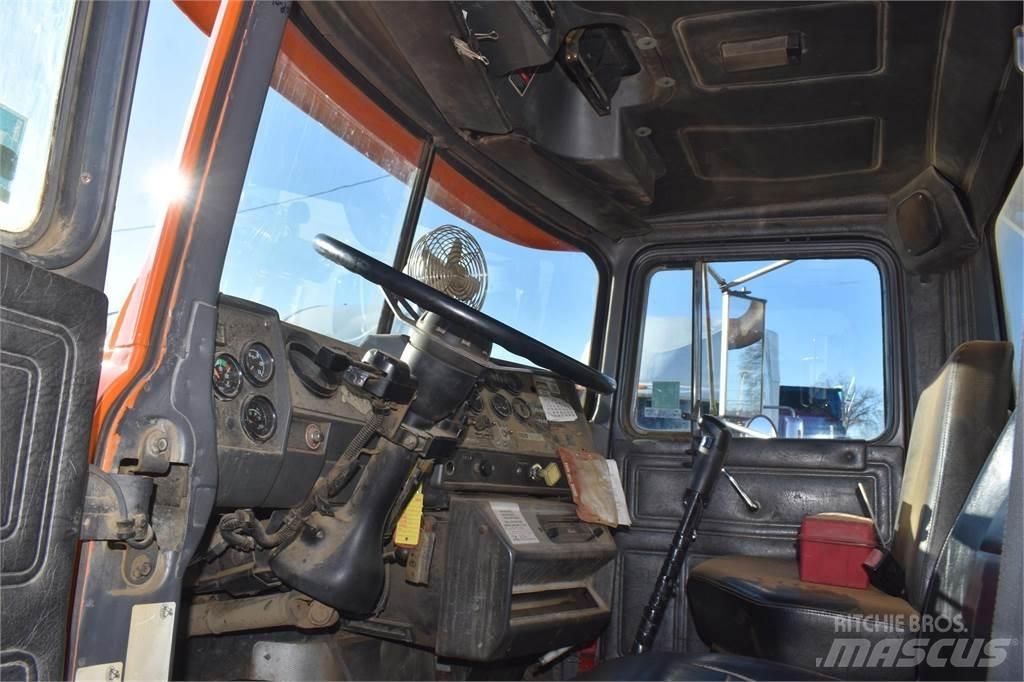 Mack RD688S Camion ribaltabili