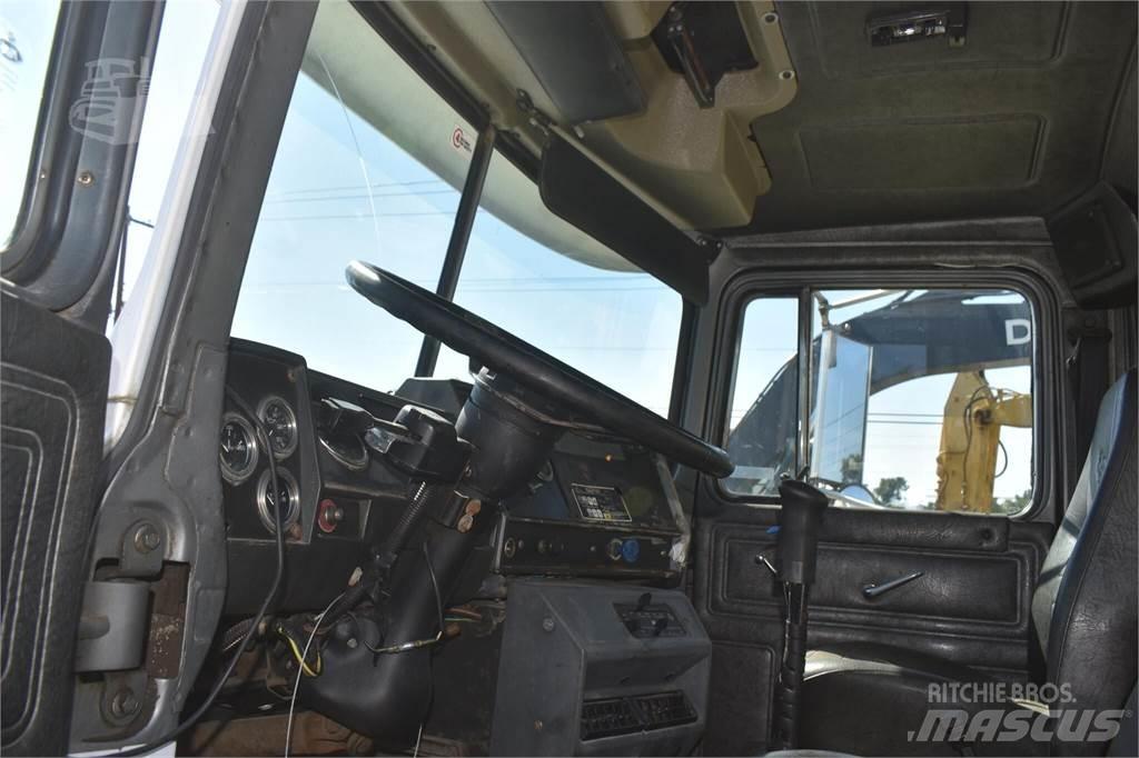 Mack RD690S Camion ribaltabili