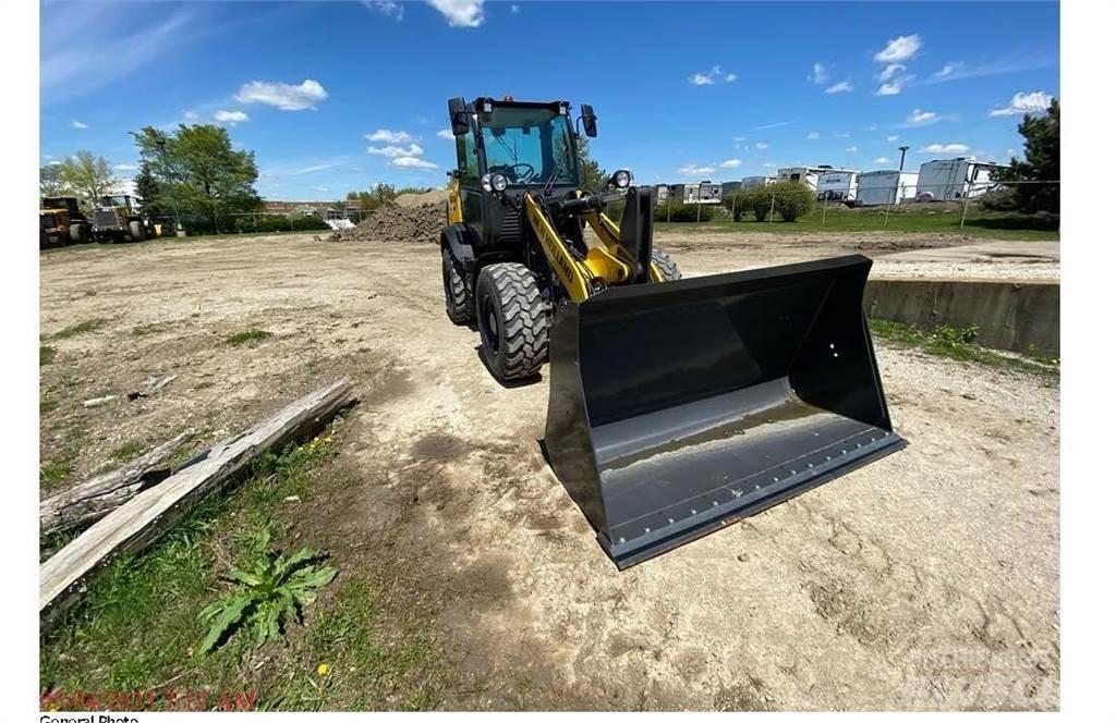 New Holland W80C Pale gommate