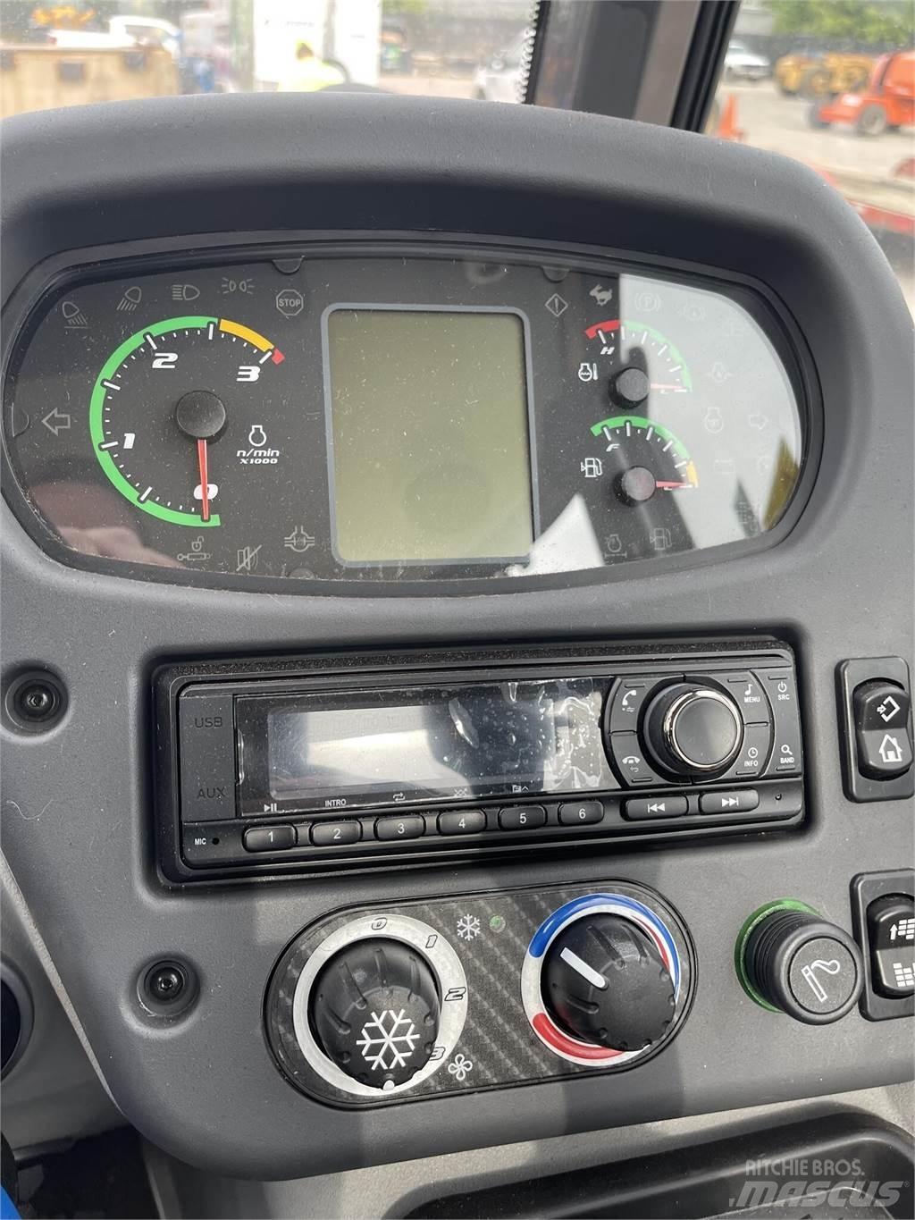 New Holland W80C Pale gommate