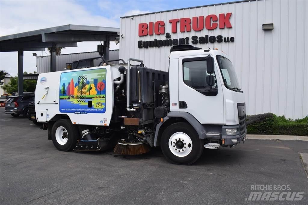 Peterbilt 220 Autocarro spazzatrice