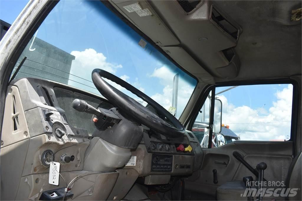 Sterling L7500 Camion ribaltabili