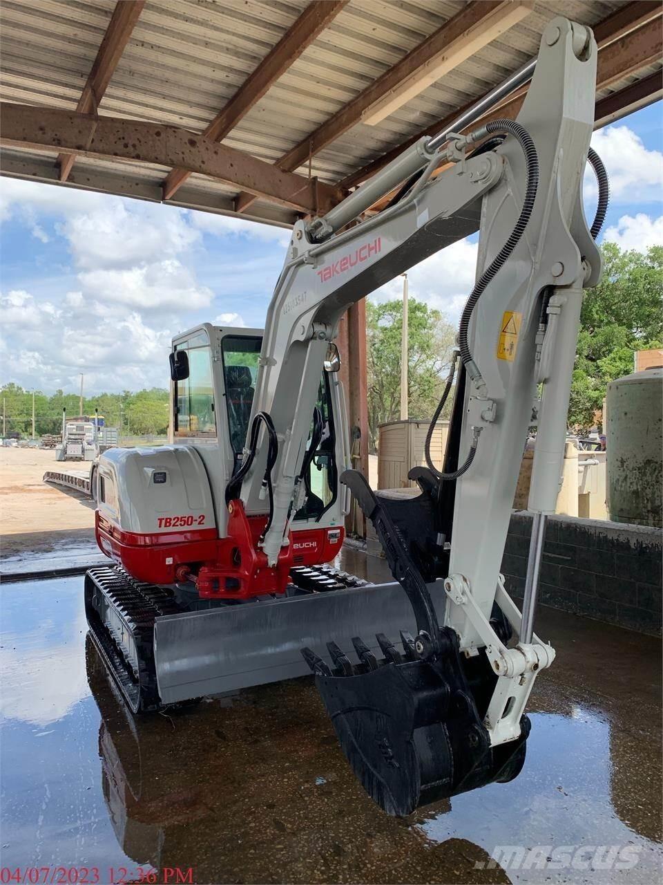Takeuchi TB250-2 Miniescavatori