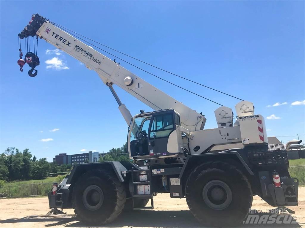 Terex RT670 Gru per terreni difficili