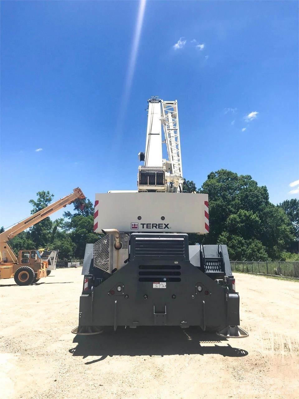 Terex RT670 Gru per terreni difficili