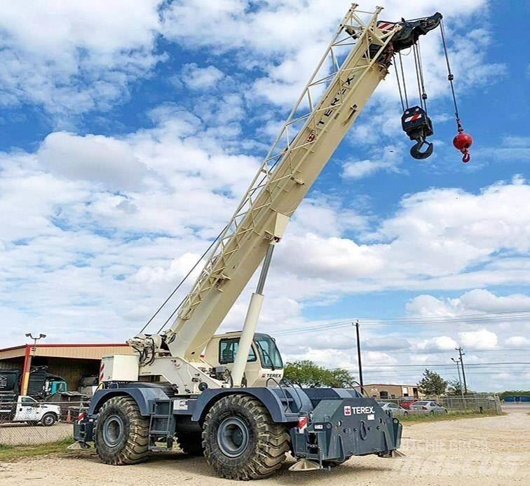 Terex RT670-1 Gru per terreni difficili