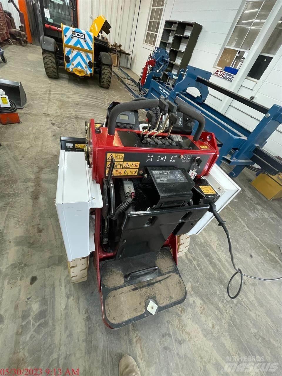 Toro E-DINGO 500 Mini Pale Gommate