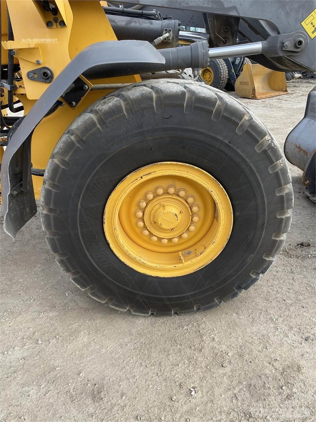 Volvo L70H Pale gommate