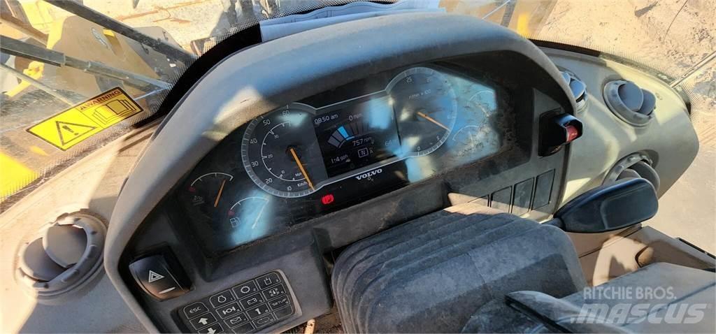 Volvo L90H Pale gommate