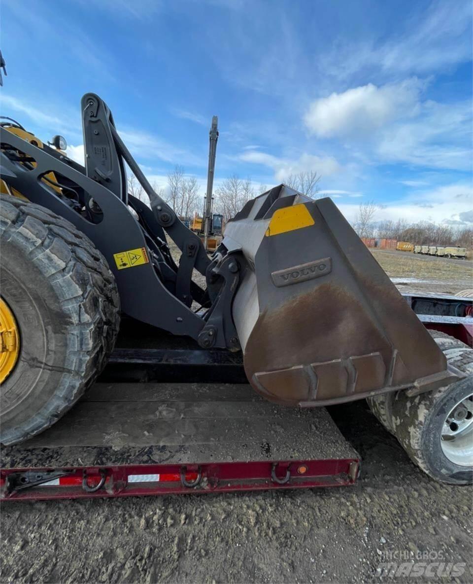 Volvo L90H Pale gommate