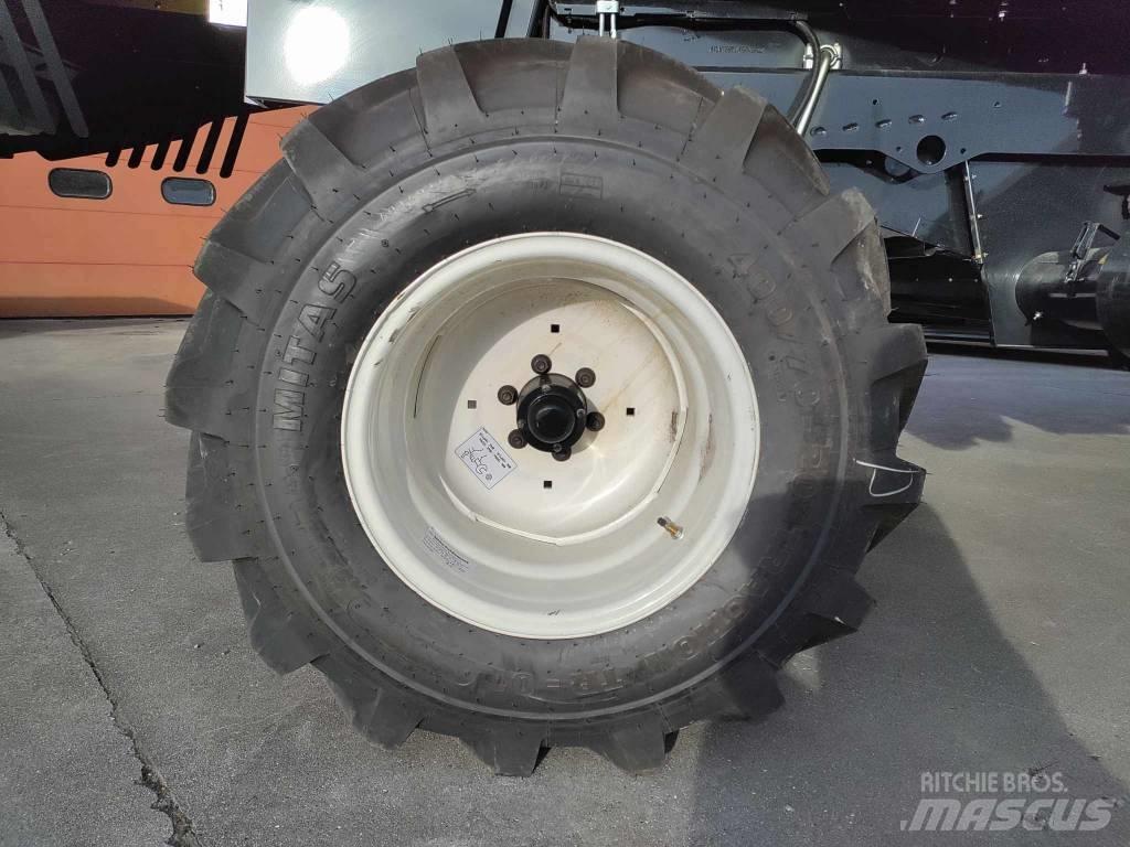 New Holland TC 5.90 Mietitrebbiatrici