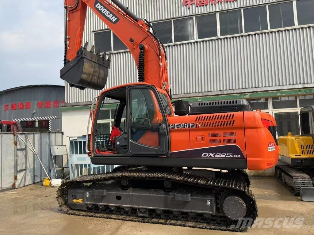 Doosan DX 225 LCA Escavatori cingolati