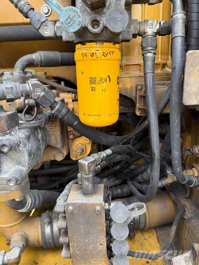 CAT 323 D L Escavatori cingolati