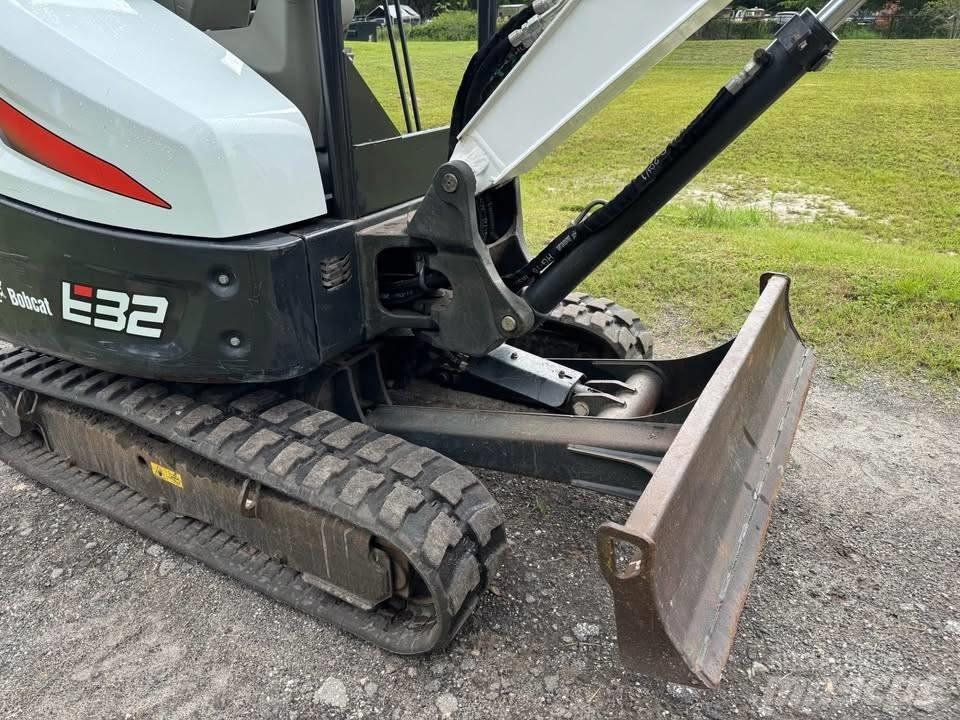 Bobcat e32 Miniescavatori