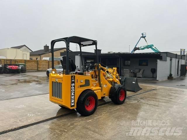 Knikmops KM180 Pale gommate