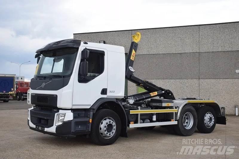 Volvo FE 320 Camion con gancio di sollevamento