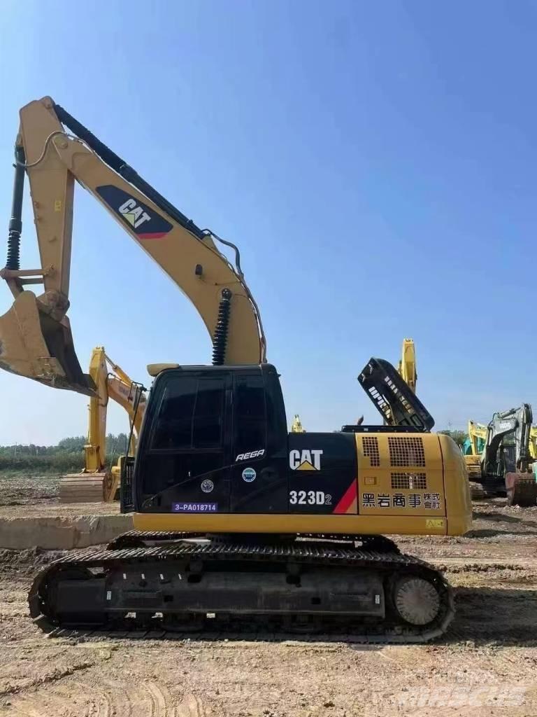 CAT 323D2 Escavatori cingolati