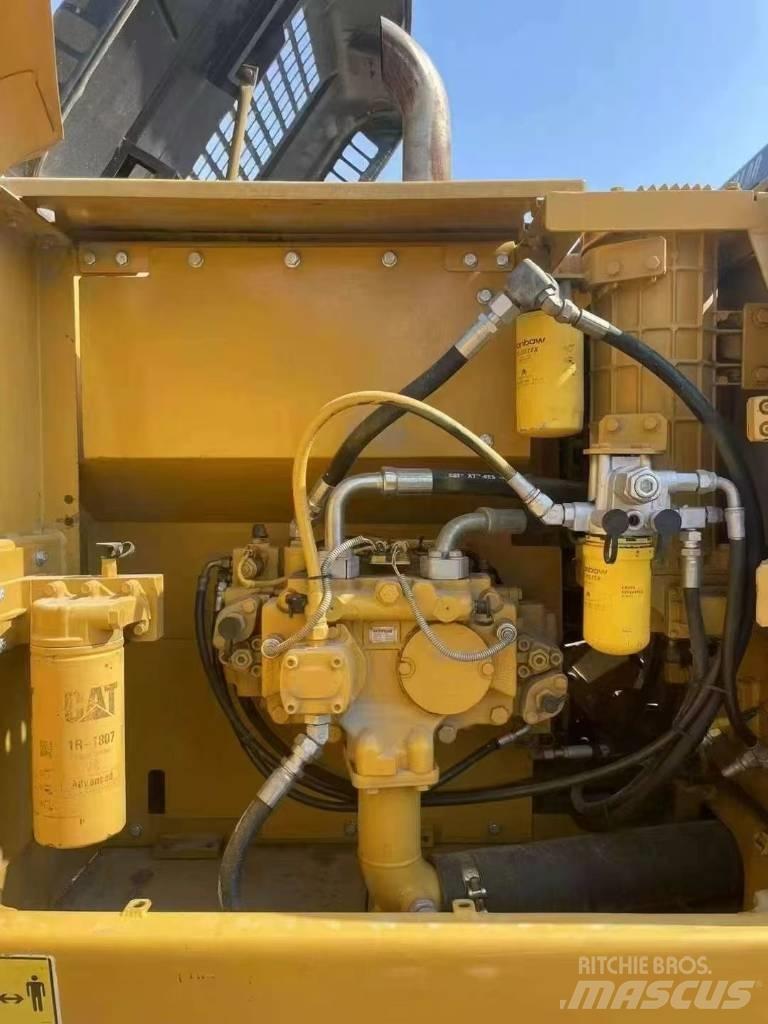 CAT 323D2 Escavatori cingolati
