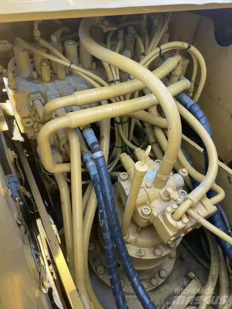 CAT 323D2 Escavatori cingolati