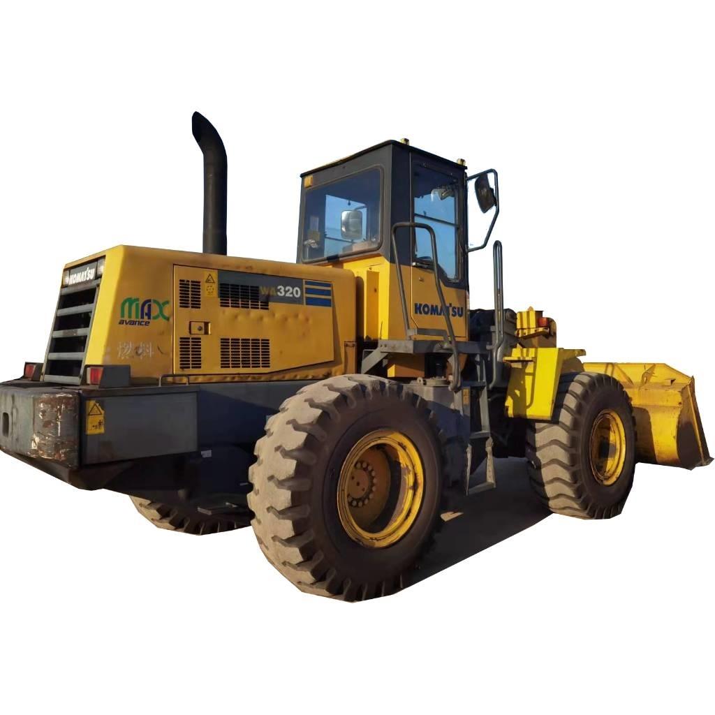 Komatsu WA 320-3 Pale gommate