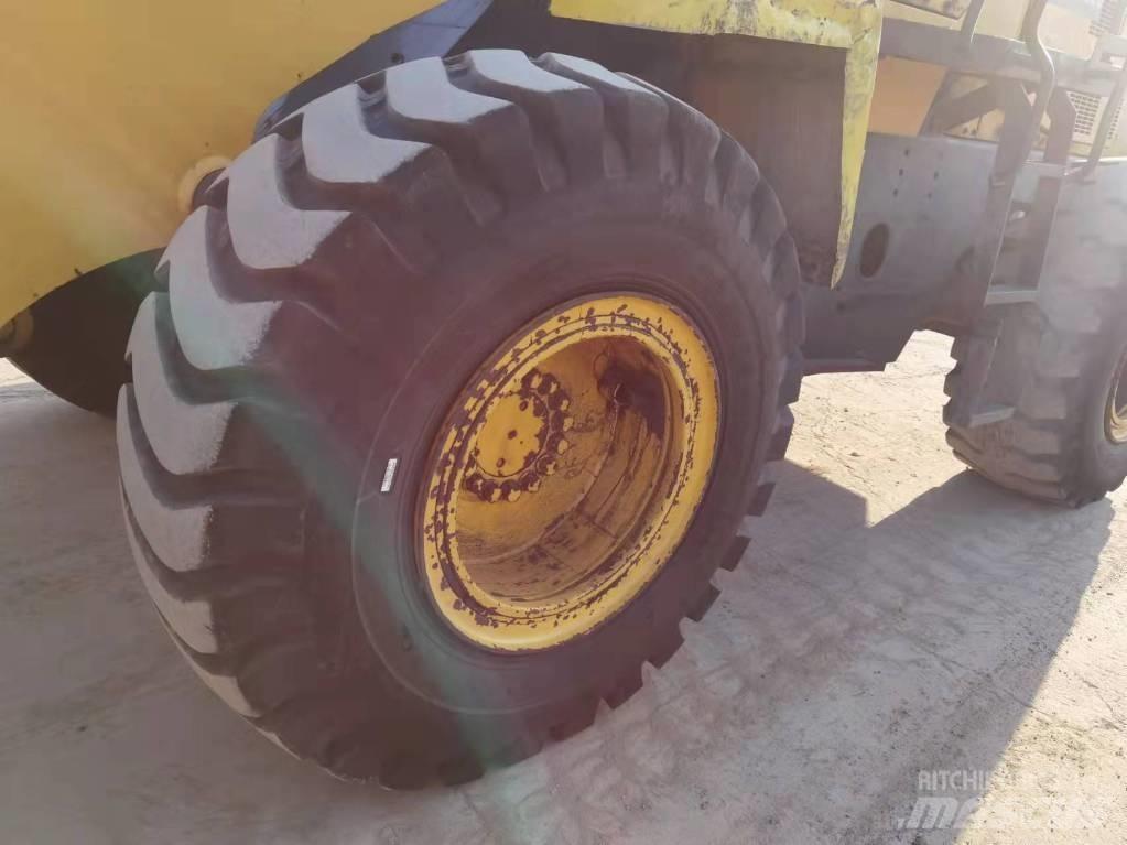 Komatsu WA 320-3 Pale gommate